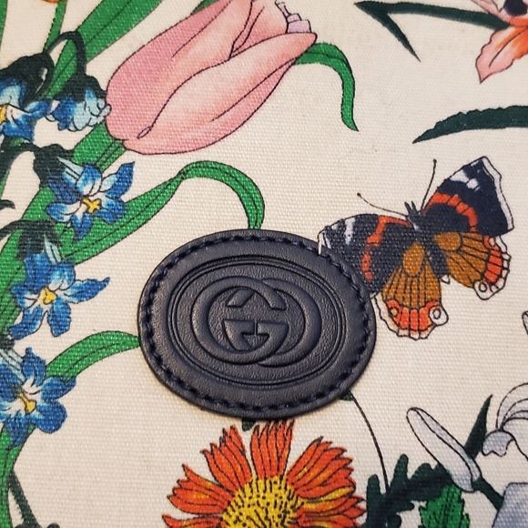 SALE ππHOST PICKππ GUCCI ACCORNERO CLUTCH, PERFECT FOR SPRING, SUMMER - Picture 10 of 15